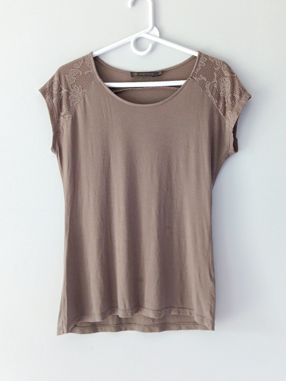 Outback Red Lace Trim Cap Short Sleeve Round Neck T-Shirt Brown Grey Small